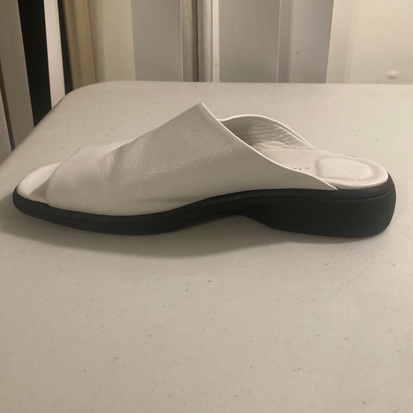 Cloud Walkers Genuine Leather White Slip On Sandals Sz 7.5 W - Picture 8 of 9